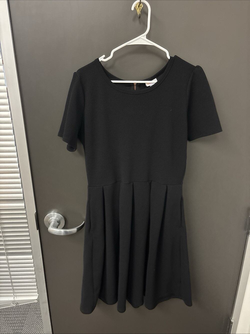 LuLaRoe Amelia Dress Women XL Black Textured Fit & Flare Short Sleeve Pockets